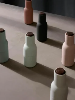 Zout- en pepermolen Bottle Grinder met walnootdeksel, set van 2^Audo Copenhagen New