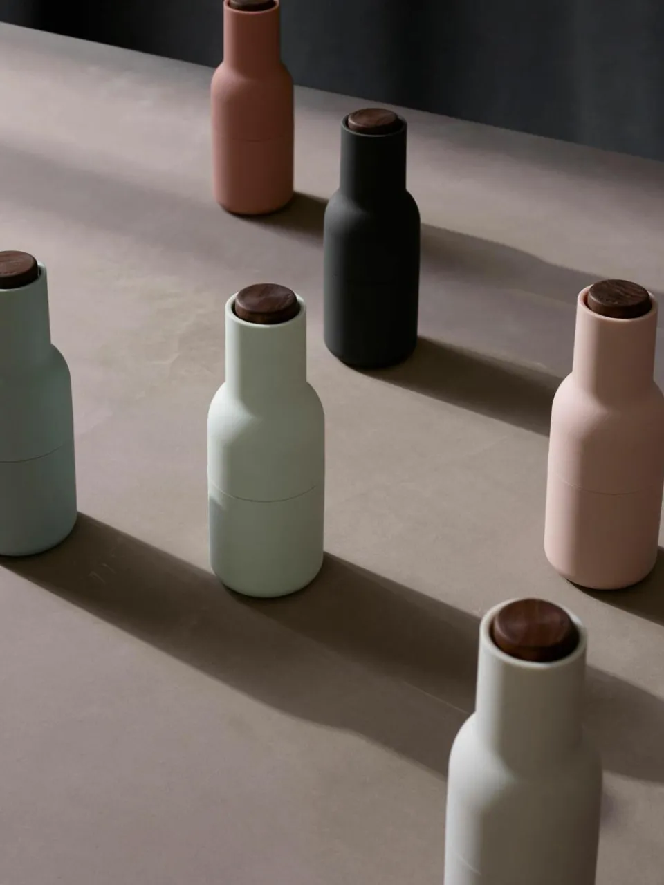 Zout- en pepermolen Bottle Grinder met walnootdeksel, set van 2^Audo Copenhagen New
