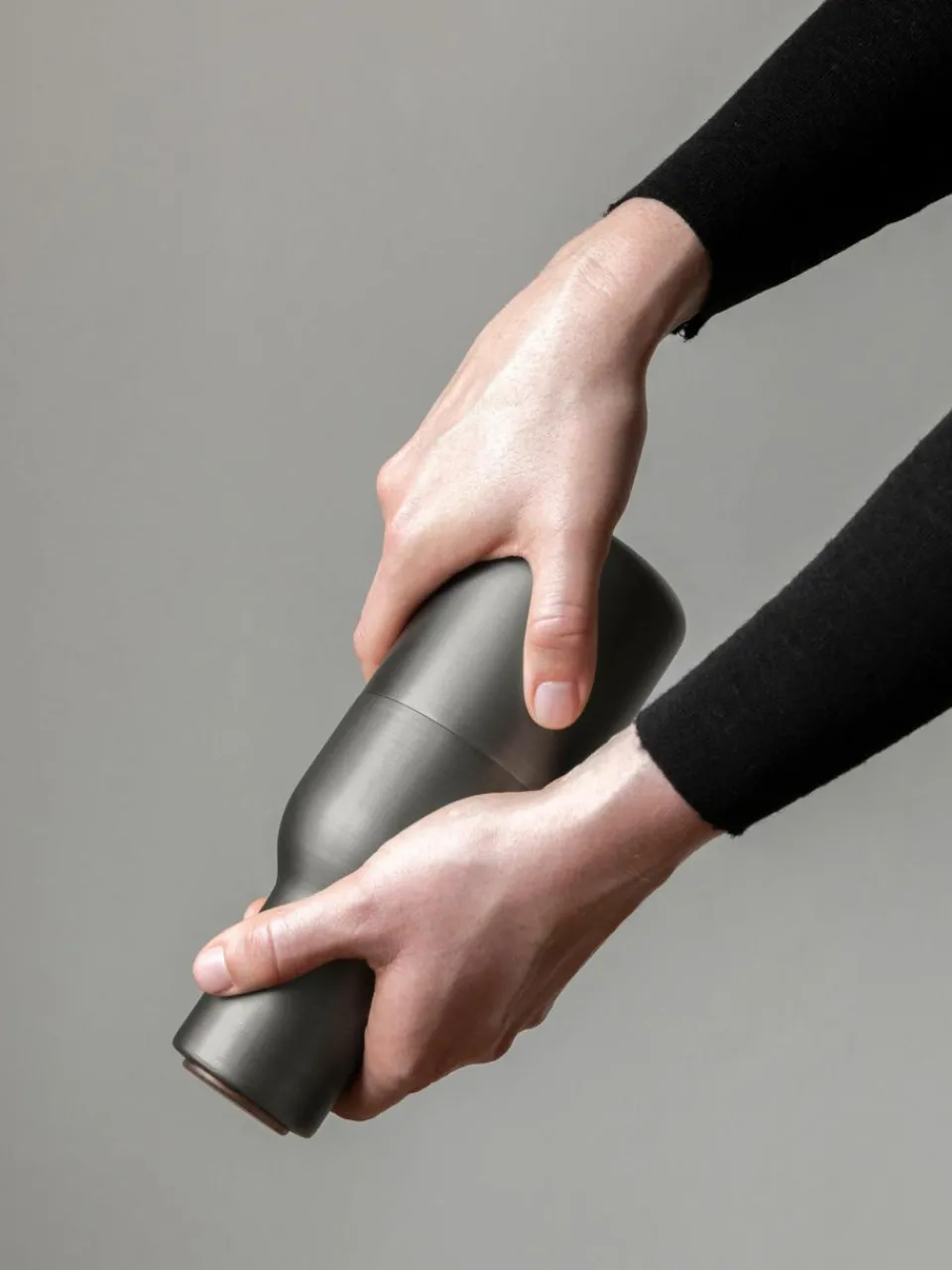 Zout- en pepermolen Bottle Grinder met walnootdeksel, set van 2^Audo Copenhagen Fashion