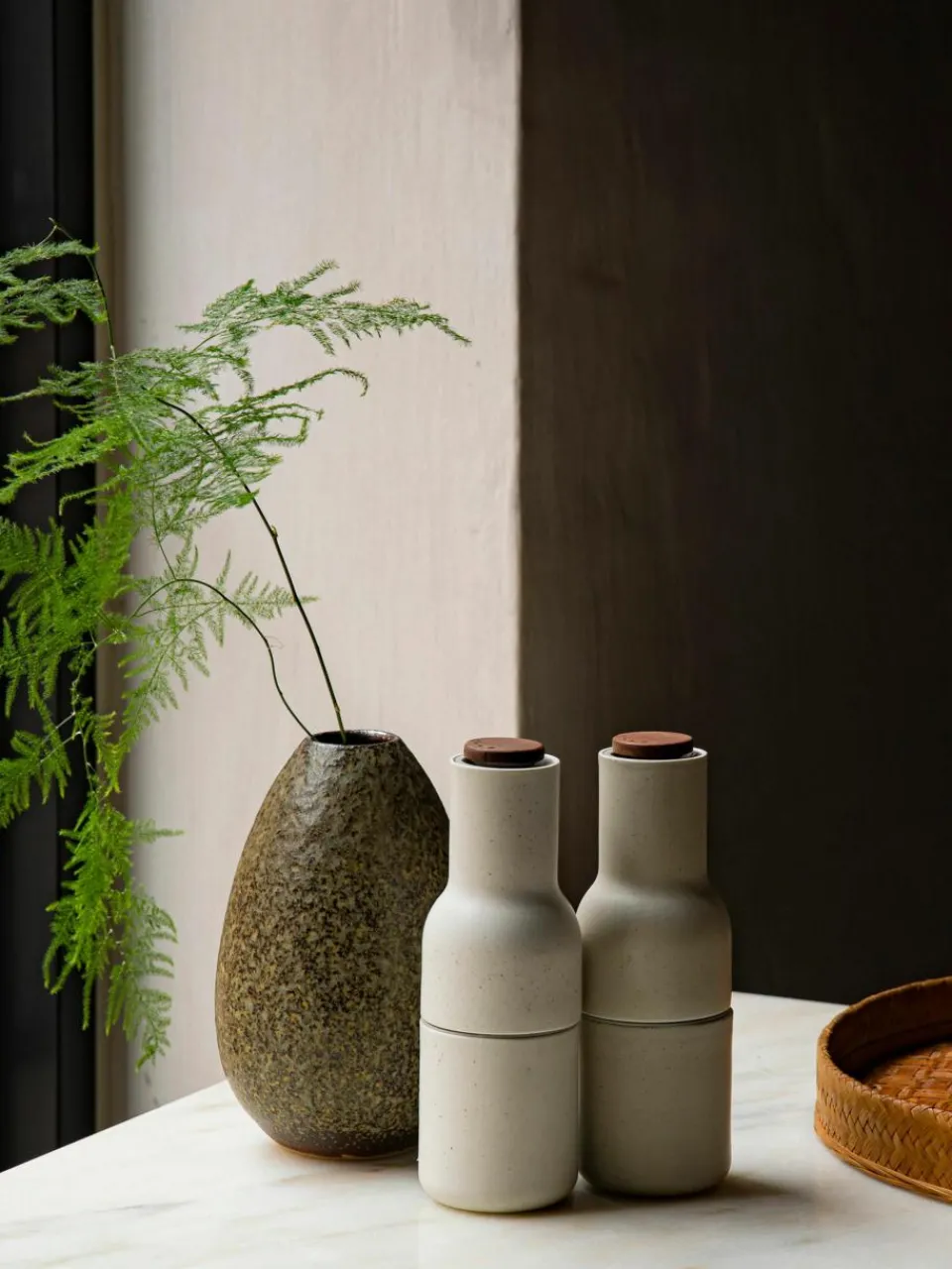 Zout- en pepermolen Bottle Grinder met walnootdeksel, set van 2^Audo Copenhagen Discount
